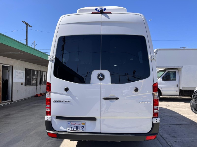 mercedes-benz sprinter cargo van 2017 WD3PE8CD2HP574559 image mercedes-benz sprinter cargo van 2017 WD3PE8CD2HP574559 image